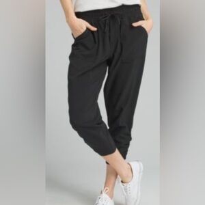Prana Midtown Capri 6 black travel friendly